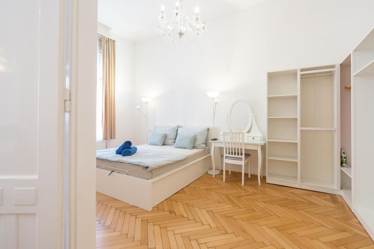 Garys Bright And Spacious Two Bedroom Flat Near Danube Budapeşte Dış mekan fotoğraf