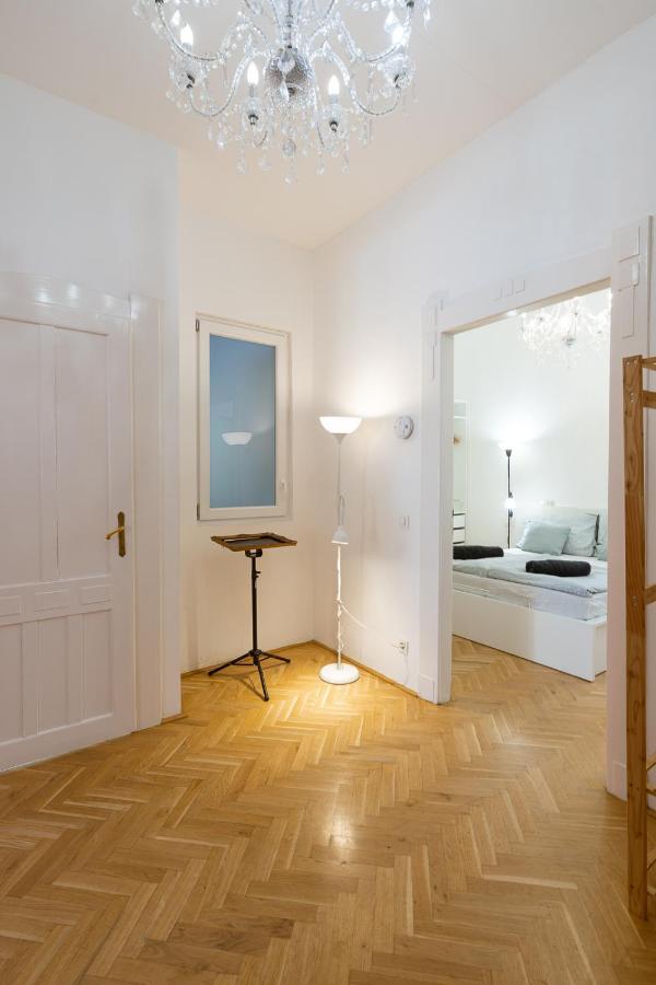 Garys Bright And Spacious Two Bedroom Flat Near Danube Budapeşte Dış mekan fotoğraf