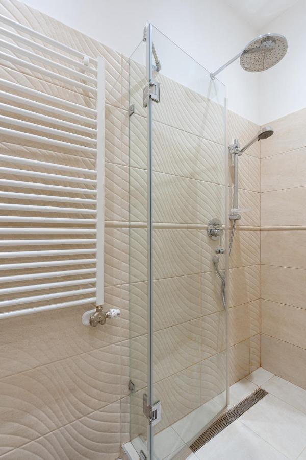 Garys Bright And Spacious Two Bedroom Flat Near Danube Budapeşte Dış mekan fotoğraf